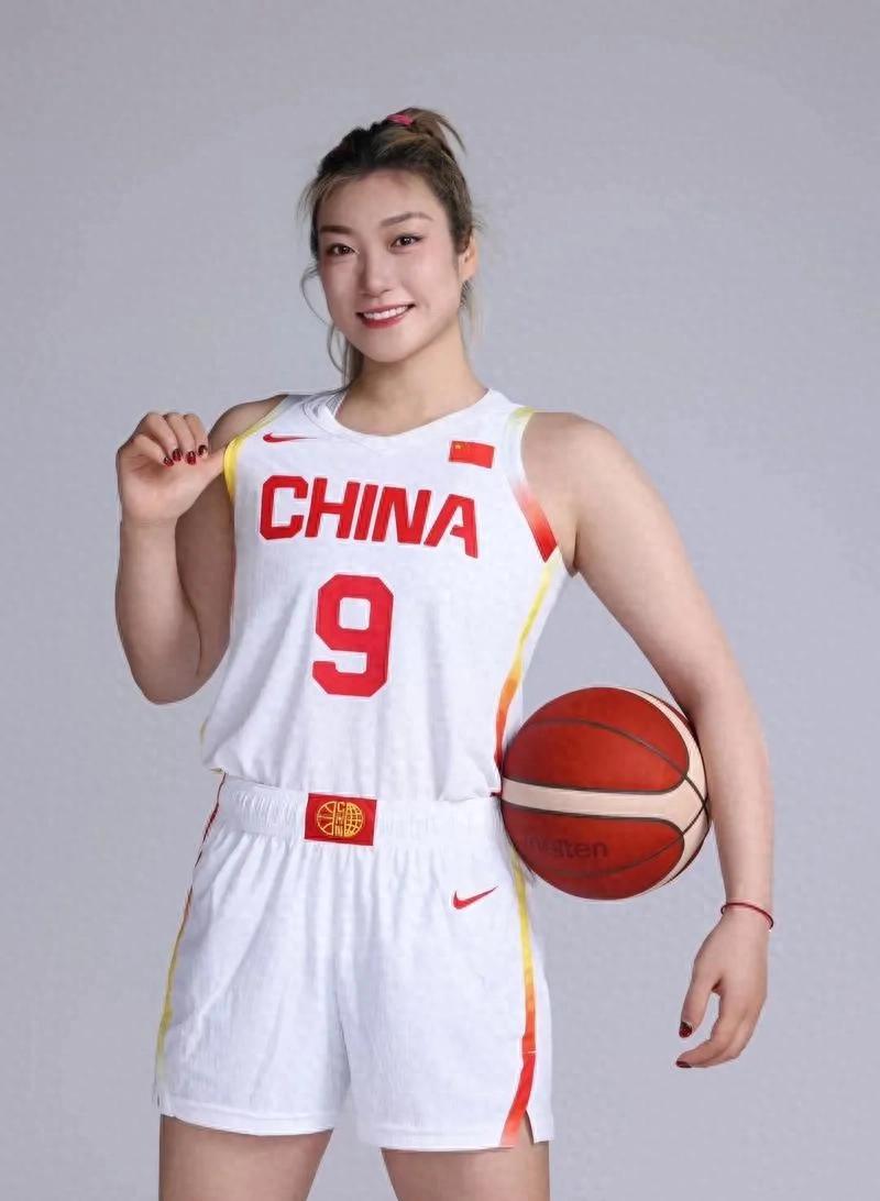 -中国女篮年轻新秀崭露头角，未来可期