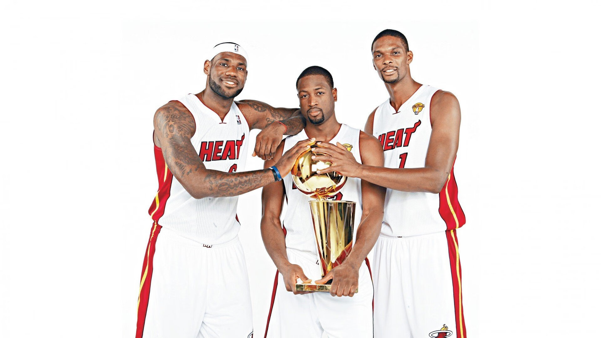 “季后赛首轮战火蔓延，强队遇强队，实力比拼进入白热化”，2022季后赛