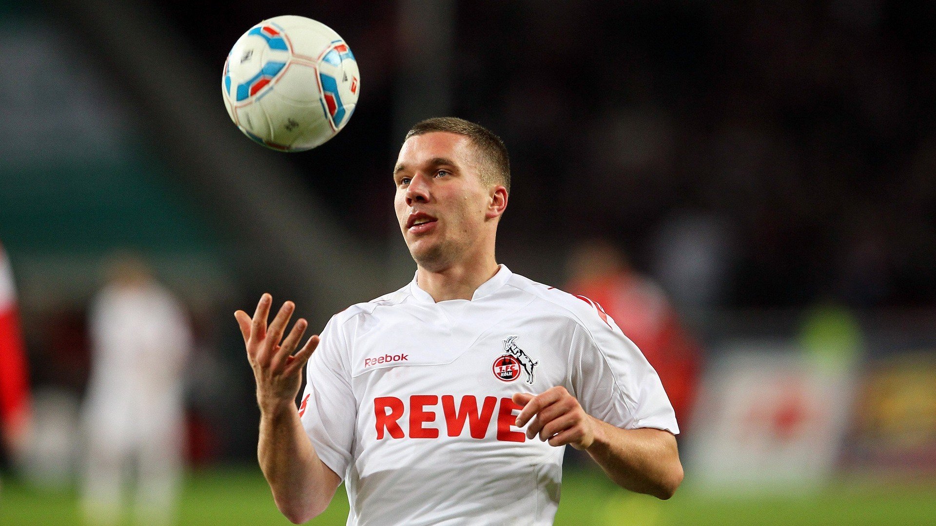 特色足球场地“绿色建造”标准在行业内逐步推广落实，足球场地建设创新做法